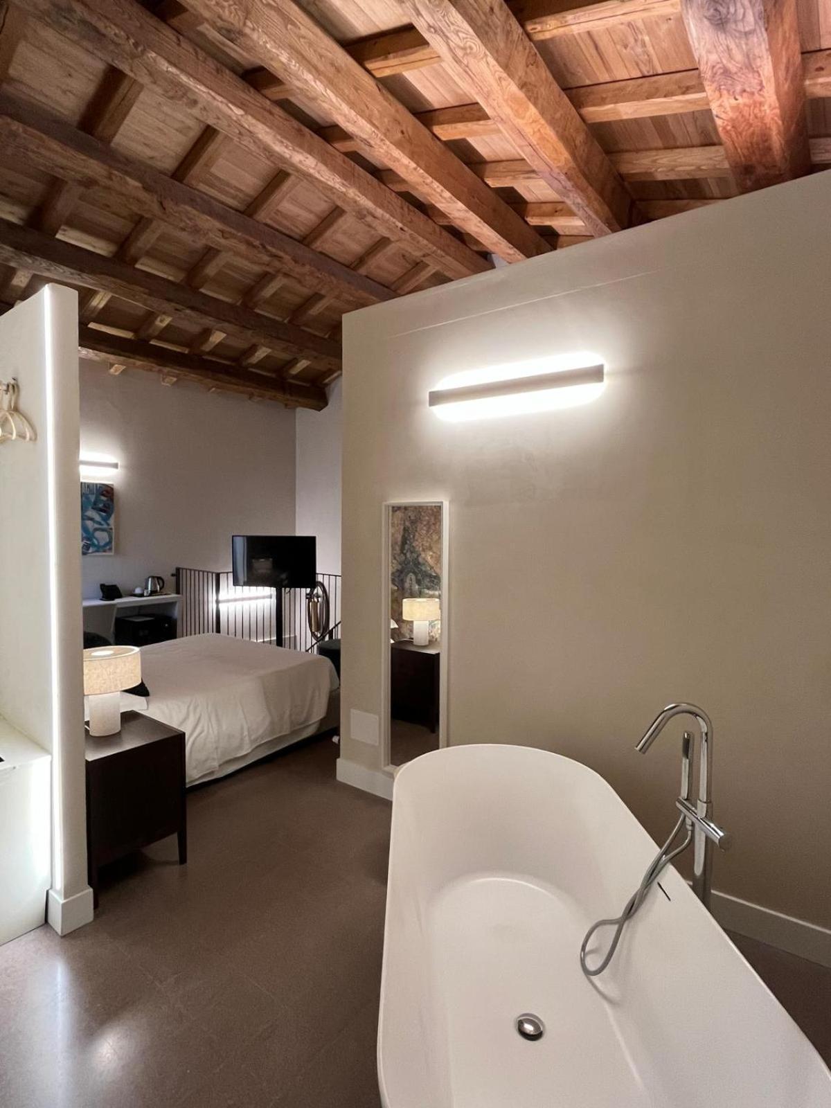 Ginevra Boutique Rooms - Palazzo Leosini - Residenze D'Epoca LʼAquila Exterior foto